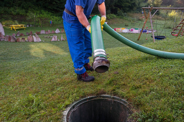 How Can Septic Tank Cleaner Help Sewage Workers In Kenya 1 Sewage Worker in Kenya
